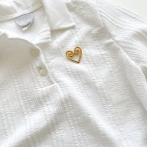 Vintage half length sleeves collared tops "Blair"  with Vintage brooch