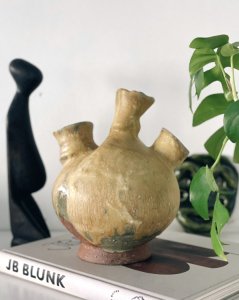 Three mouth pottery vase (LA PALOMA