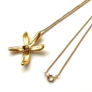 VINTAGE flower necklace