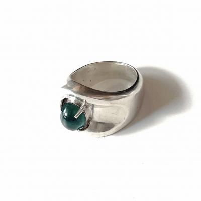 Vintage green agate silver ring