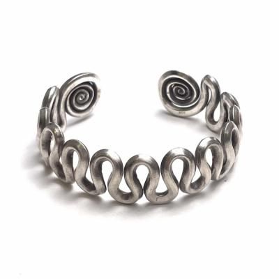Karen silver bangle "Swirling & twisting"