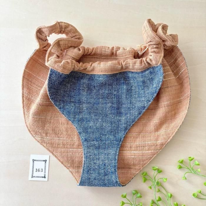 手織り生地を使った「フンティ」数量限定品です。