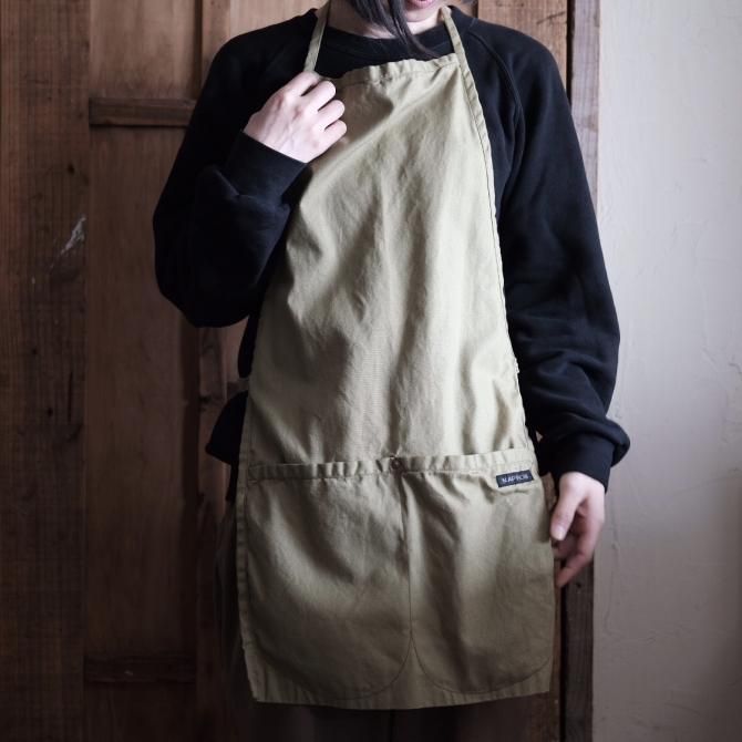 NAPRON / ナプロン　HALF APRON OLIVE