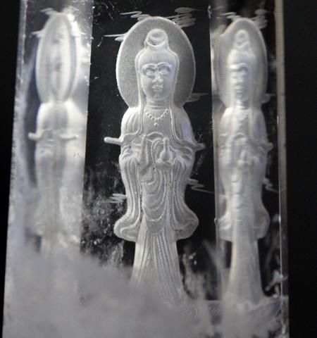 観音 水晶ポイント裏彫り - 彩雲(さいうん)