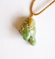 翡翠（ひすい）彫刻ペンダント - 彩雲(さいうん)