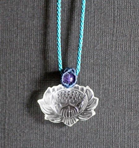 蓮の花ペンダント 水晶 彩雲 さいうん 蓮の花ペンダント 水晶 彩雲 さいうん