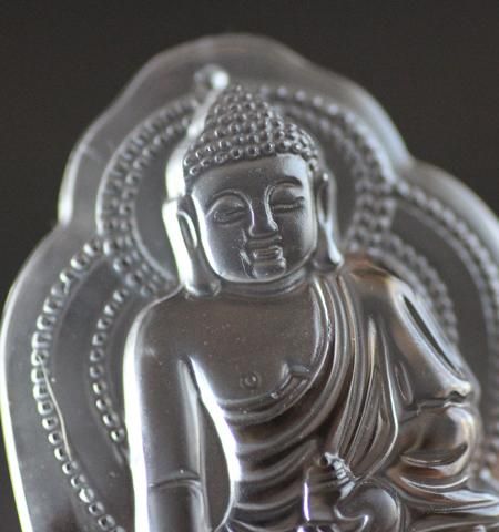 水晶　クリスタル　天然石　仏像　彫り物　置物　薬師如来 薬師如来／水晶彫刻 - 彩雲(さいうん)