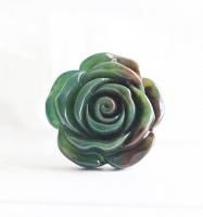 翡翠の観音像 蓮の花の彫刻 翡翠の観音像 蓮の花