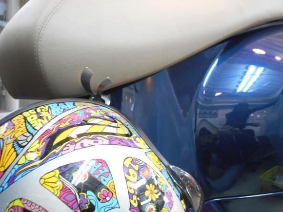 ヘルメットホルダーGTS シルバー - VESPA99.com ONLINE SHOP