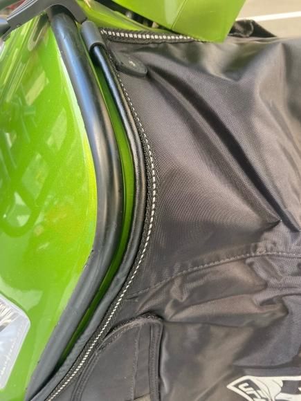 R236 レッグカバー GTS150/300 euro5用 →2023 - VESPA99.com