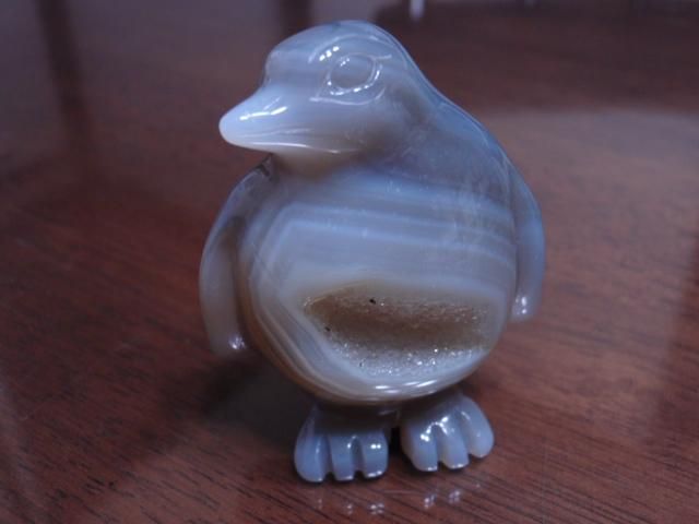 瑪瑙ペンギン メノウ（瑪瑙）ジオード ペンギン 彫り 飾り置物 「五徳」