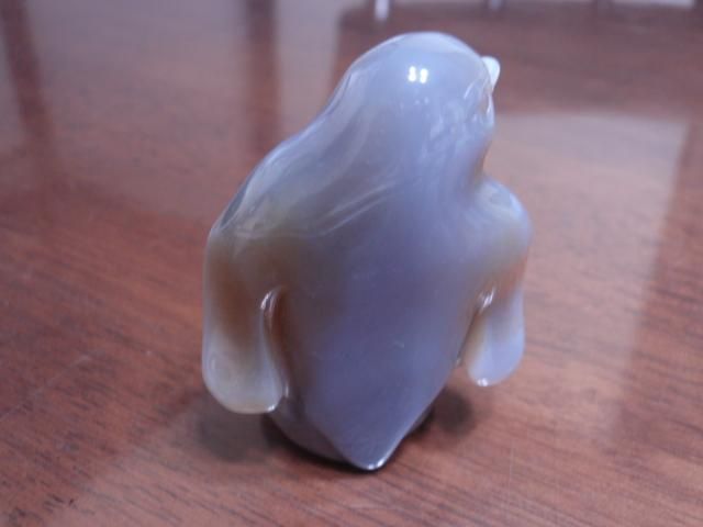 瑪瑙ペンギン メノウ（瑪瑙）ジオード ペンギン 彫り 飾り置物 「五徳」