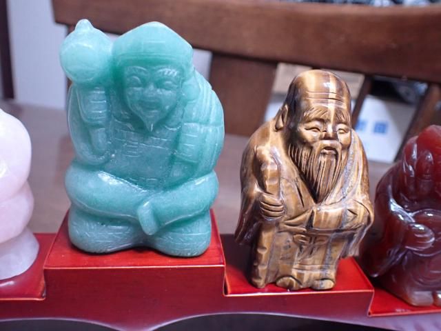 掘り出し物！ 天然石 七福神 飾り・置物 専用台付き