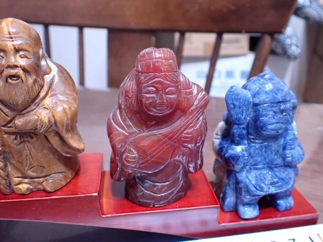 掘り出し物！ 天然石 七福神 飾り・置物 専用台付き
