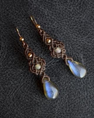 オパールペトリファイドウッド マクラメピアス ブルーオパールペトリファイドウッド ピアス（フック・チェーン） ぬち