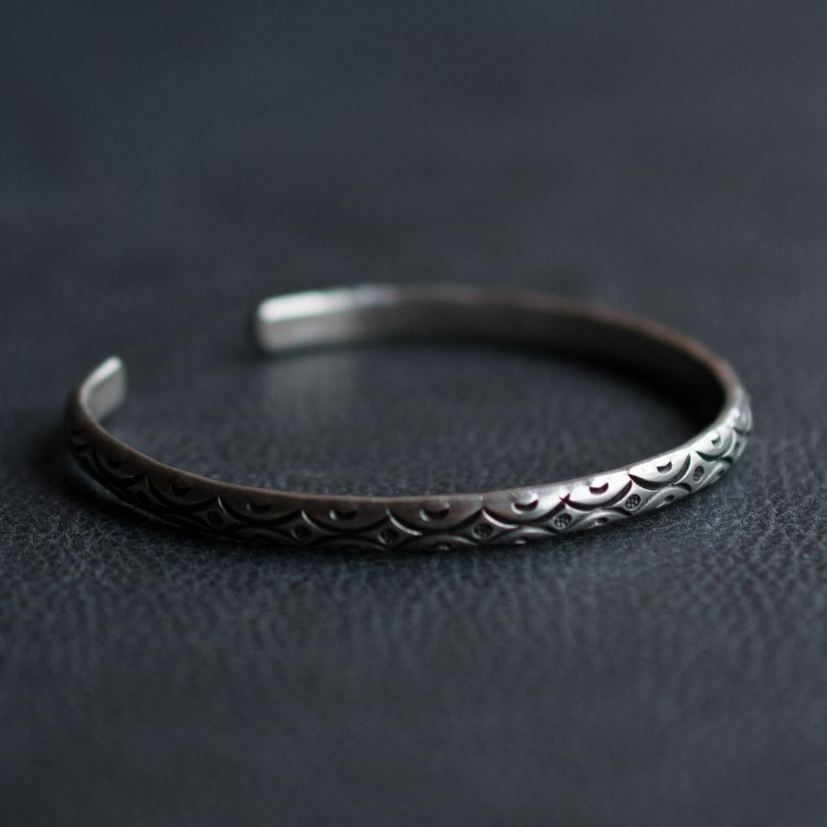 カレン族シルバーバングル 015 - 天然石＋マクラメアクセサリーの