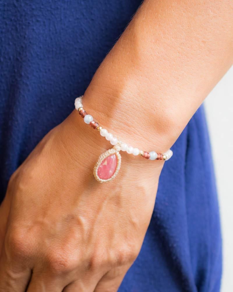 インカローズ／マクラメブレスレット - 天然石＋マクラメ