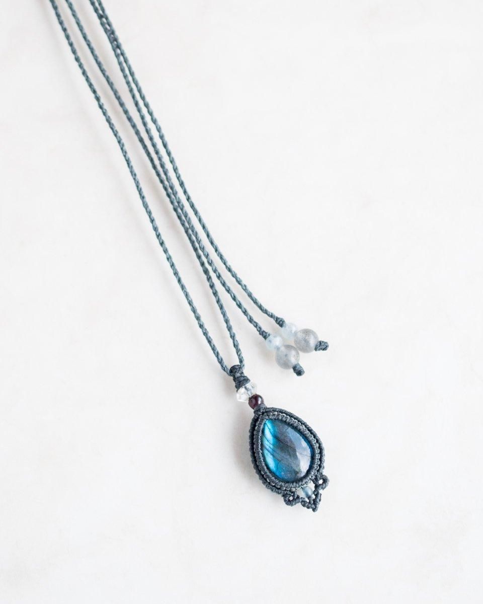 ラブラドライト　アクアマリン　マクラメネックレス ラブラドライト 水晶 マクラメペンダントネックレス 男女兼用可