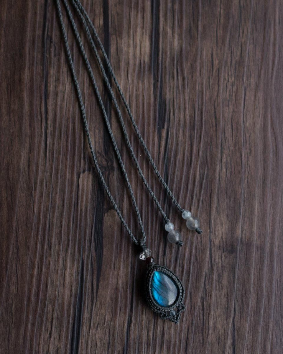ラブラドライト／マクラメペンダント | 天然石＋マクラメアクセサリー