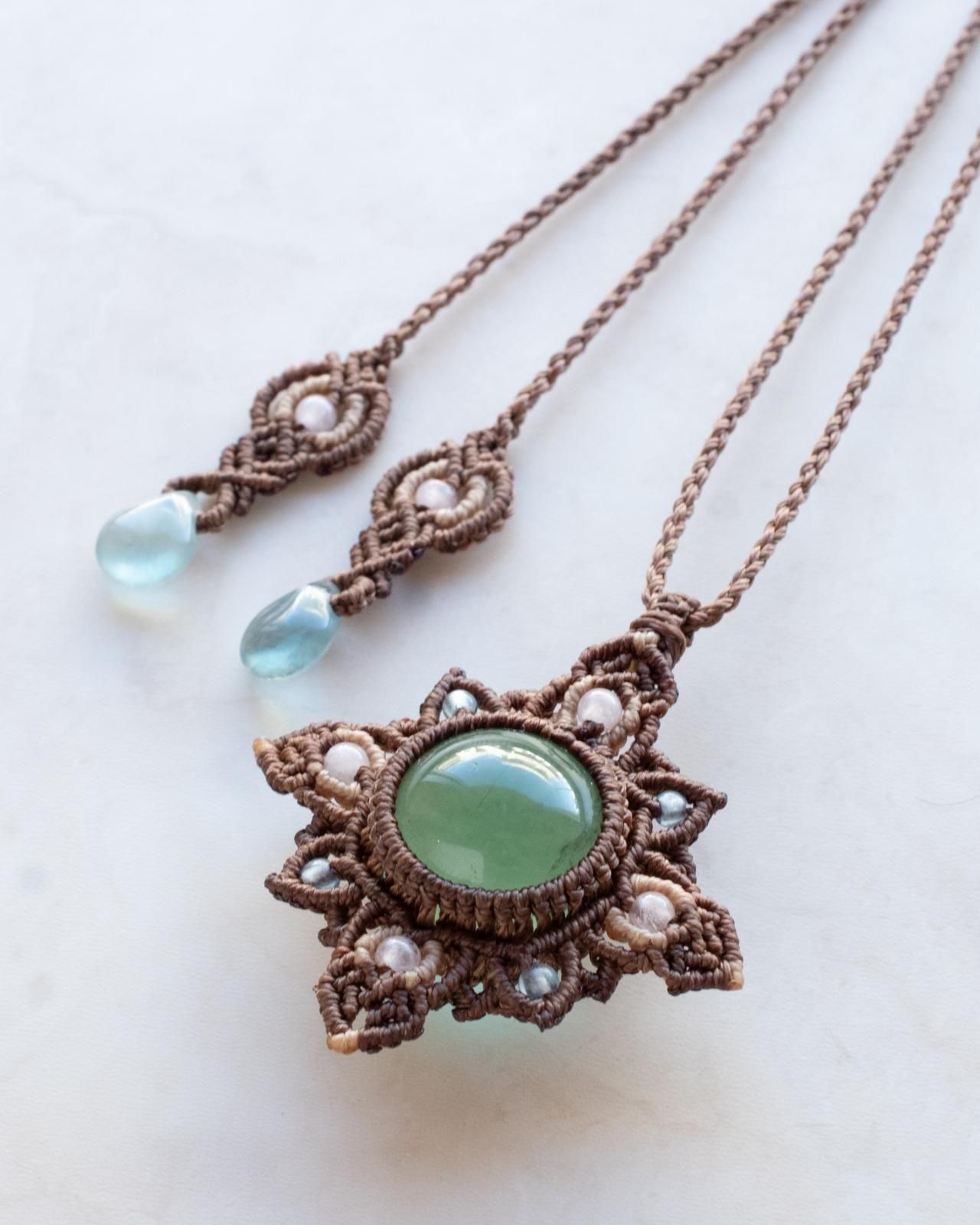 グリーンフローライト | マクラメペンダント - 天然石＋マクラメ