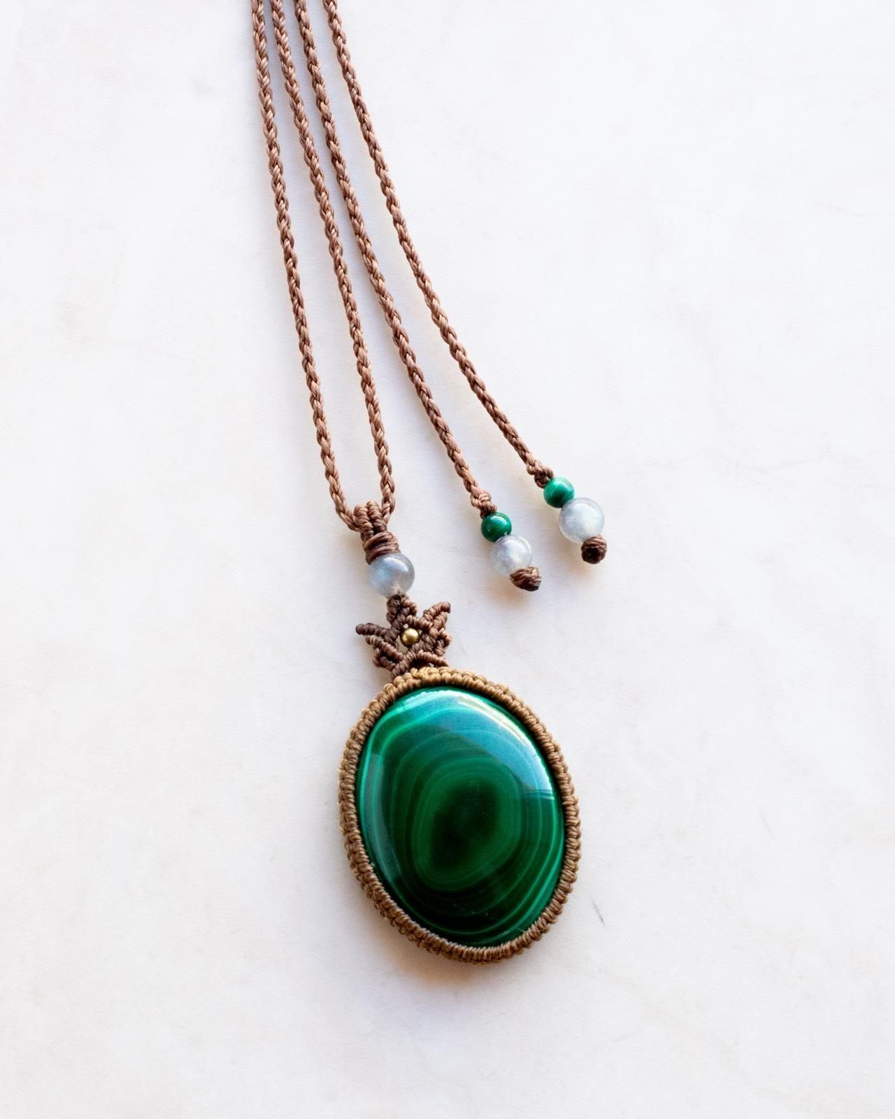 マラカイト|マクラメペンダント - 天然石＋マクラメアクセサリー