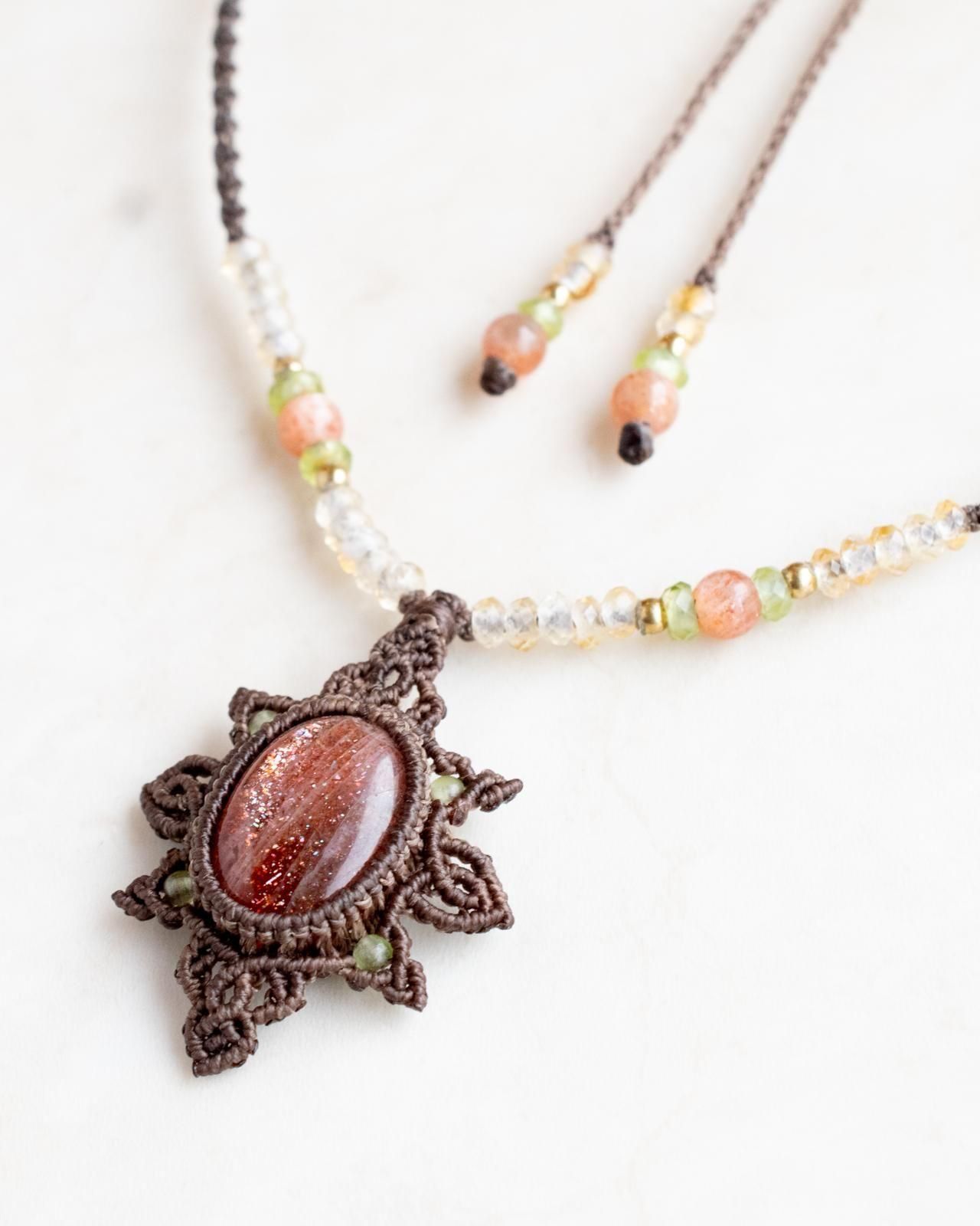 サンストーンネックレス | マクラメ - 天然石＋マクラメアクセサリーの