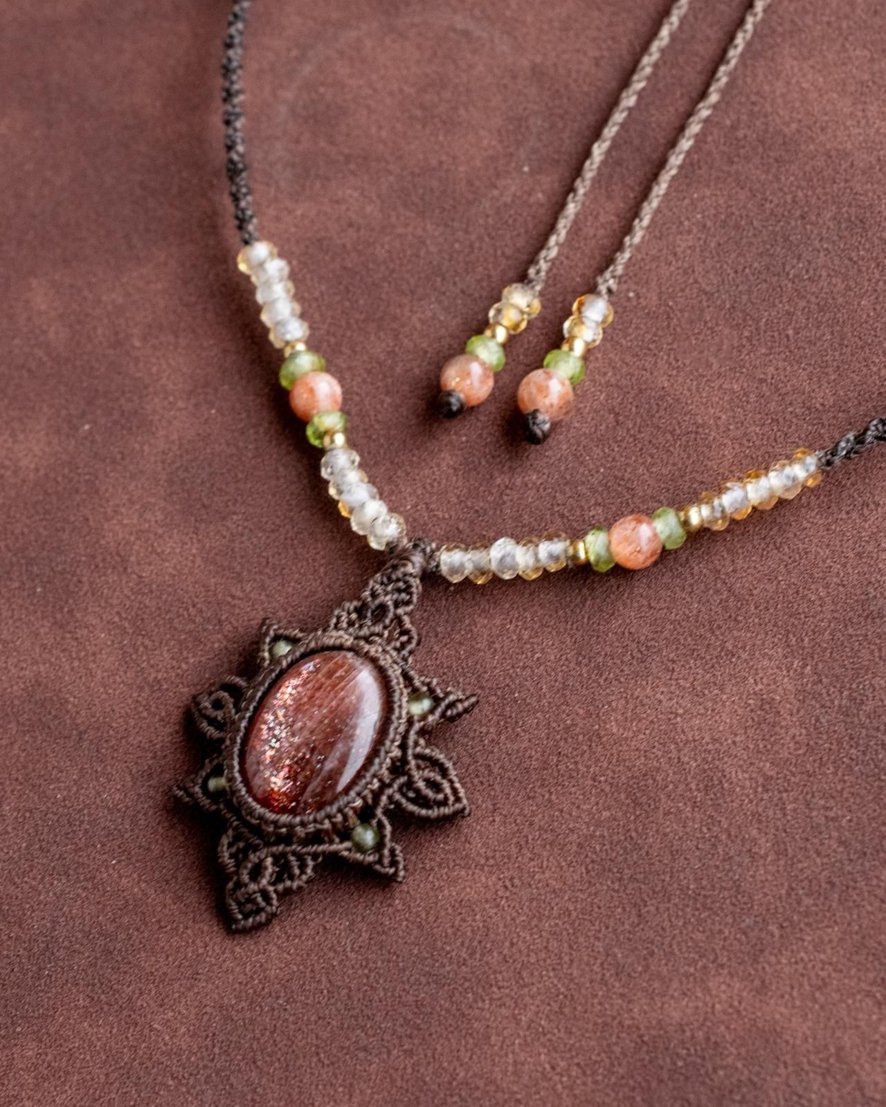 サンストーンネックレス | マクラメ - 天然石＋マクラメアクセサリーの