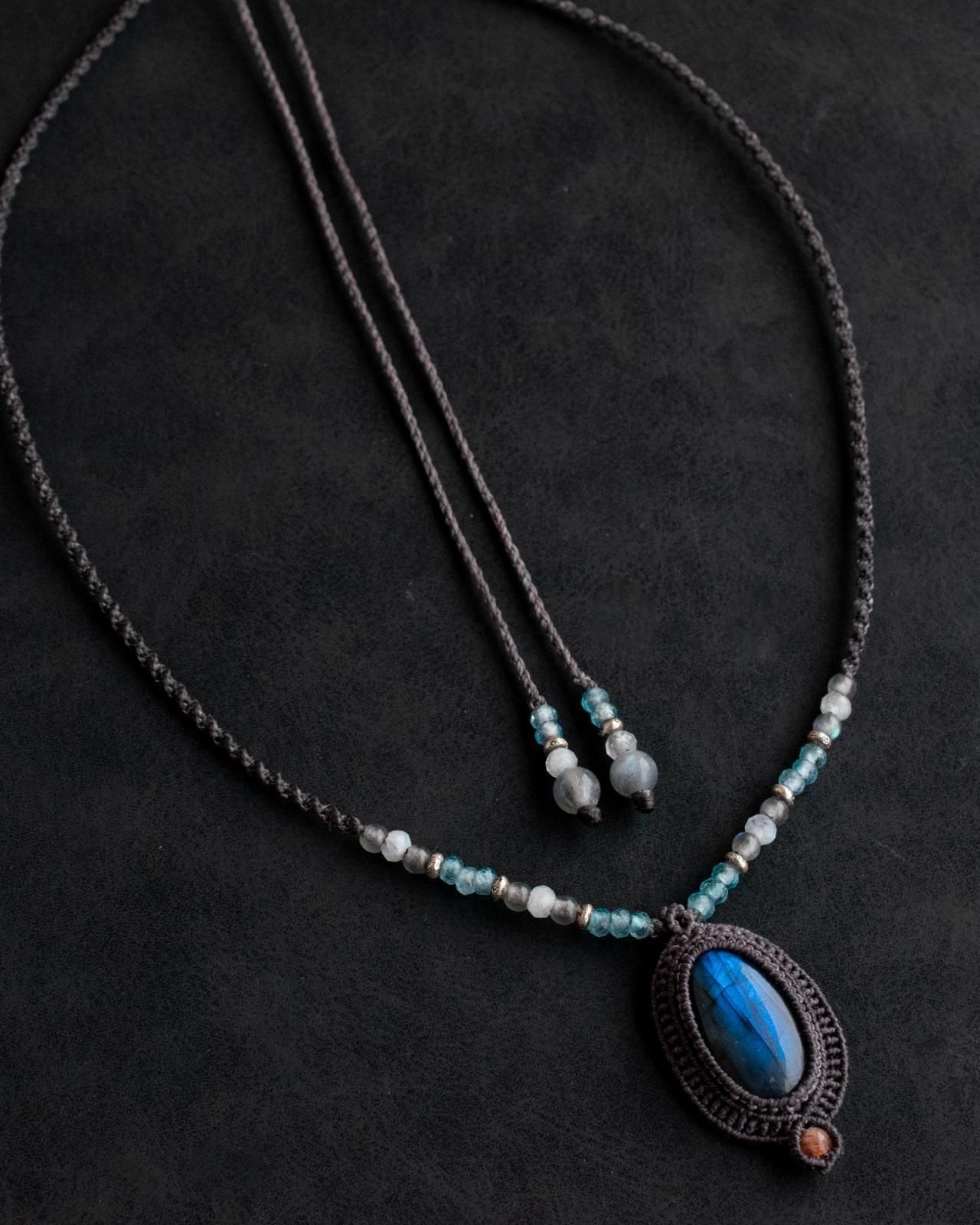 ラブラドライト|マクラメネックレス - 天然石＋マクラメアクセサリーの