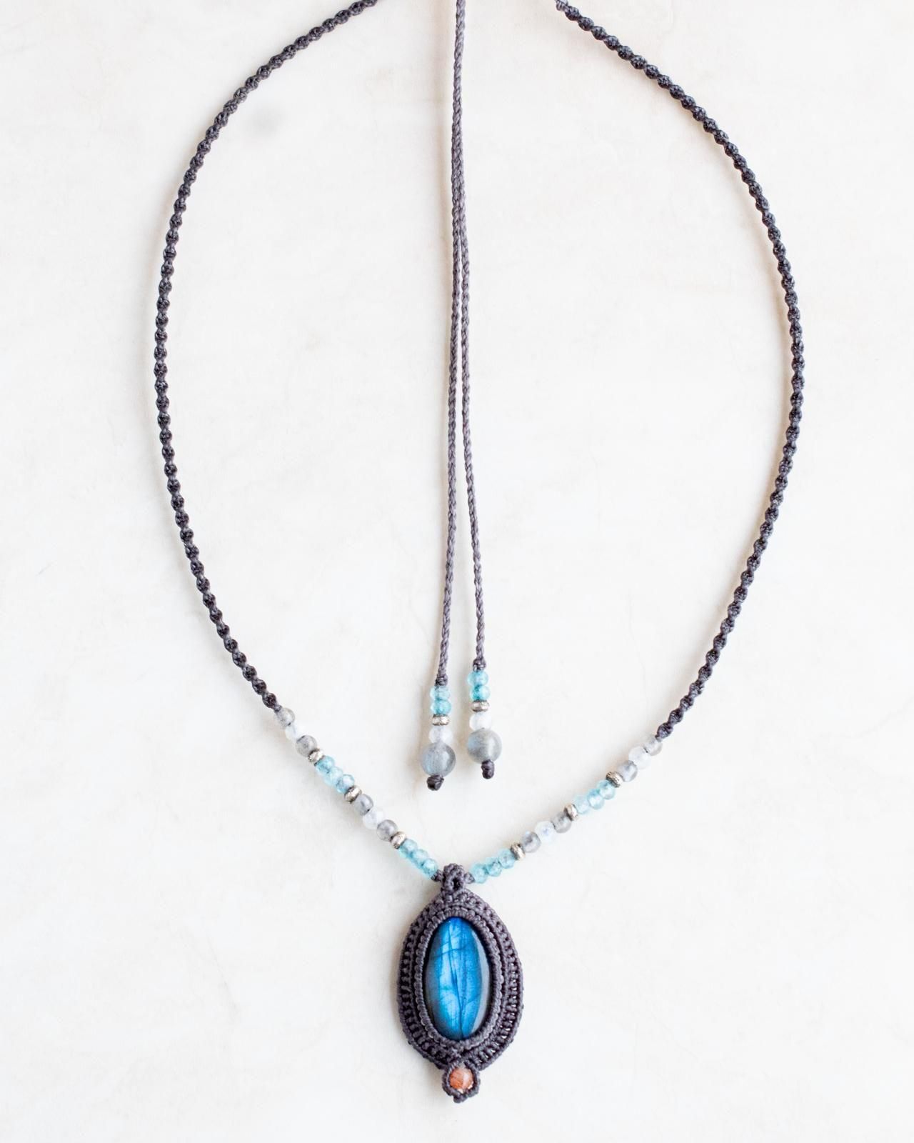 ラブラドライト|マクラメネックレス - 天然石＋マクラメアクセサリーの