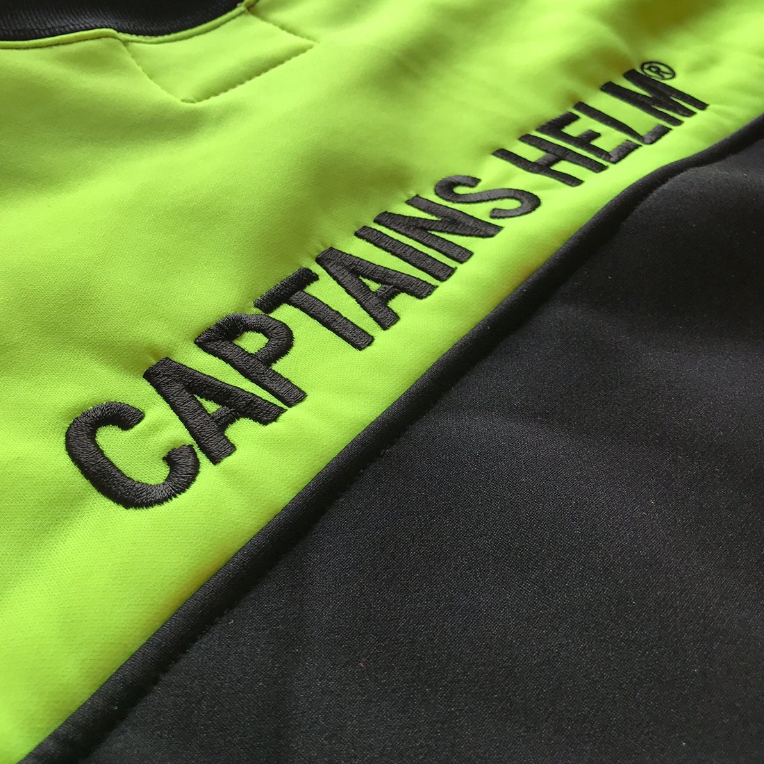 CAPTAINS HELM #TRADEMARK 2TONE TEC SWEAT - CAPTAINS HELM WEB STORE