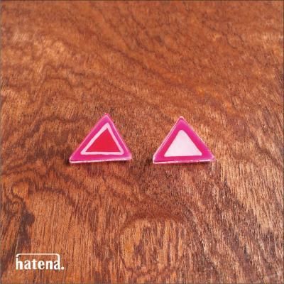 Hatenaピンクトライアングルイヤリング Novia Novia Web Store