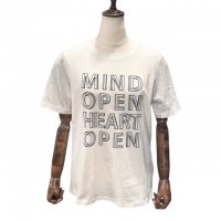 SUNCOO 【サンクー】 ”T-SHIRT MINDAL” フロッキープリント・レタードTEEシャツ（Blanc Casse）<img class='new_mark_img2' src='https://img.shop-pro.jp/img/new/icons41.gif' style='border:none;display:inline;margin:0px;padding:0px;width:auto;' />