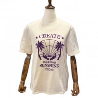 SUNCOO 【サンクー】 ”T-SHIRT MANTRA” フロッキープリント・レタードTEEシャツ（Violet）<img class='new_mark_img2' src='https://img.shop-pro.jp/img/new/icons41.gif' style='border:none;display:inline;margin:0px;padding:0px;width:auto;' />