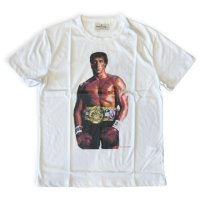 AWESOME 【オーサム】 『This is Art not Fake』 ”Boxer” プリント・TEEシャツ（White-Stampa122）<img class='new_mark_img2' src='https://img.shop-pro.jp/img/new/icons20.gif' style='border:none;display:inline;margin:0px;padding:0px;width:auto;' />