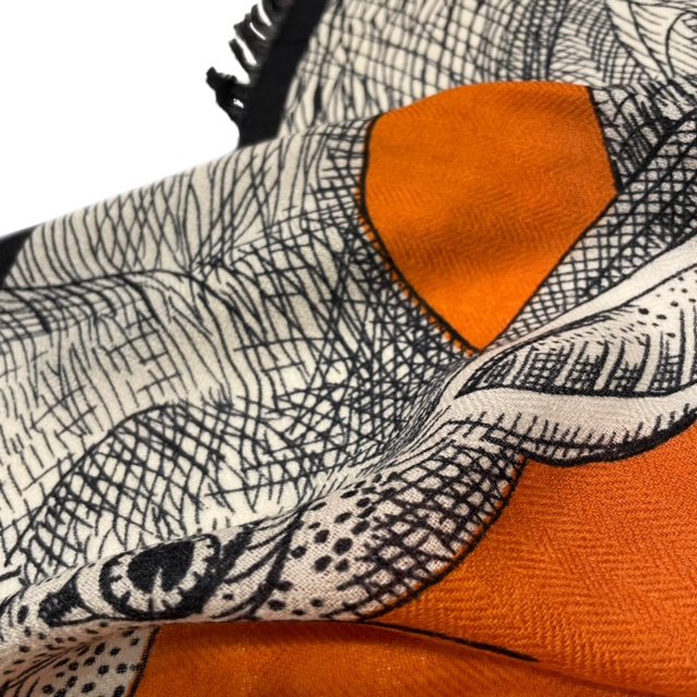 INOUI EDITIONS 【イヌイ・エディションズ】 ”Wool Scarf / Etole 70 Thadeus” アニマルプリント・ウール ストール（Orange） - IL MARE ONLINE STORE ｜ イル・マーレ オンラインストア