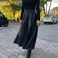 DAY upper hights 【アッパーハイツ】 ”CECILY” シンセティックレザー・フレアスカート（Black）<img class='new_mark_img2' src='https://img.shop-pro.jp/img/new/icons20.gif' style='border:none;display:inline;margin:0px;padding:0px;width:auto;' />
