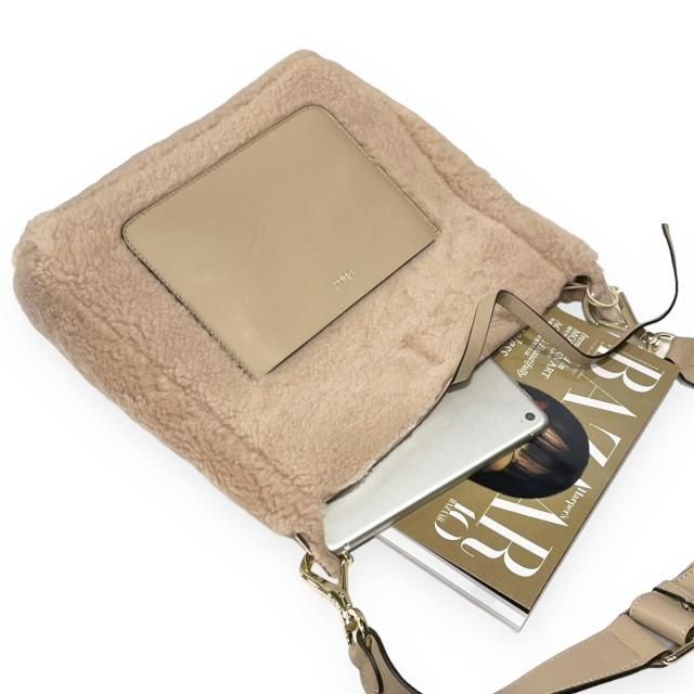 abro 【アブロ】 ”CROSS BODY RASQUEL small”  シアリングムートン・リバーシブル・クロスボディバッグ（Natural-Gold） - IL MARE ONLINE STORE ｜ イル・マーレ  オンラインストア