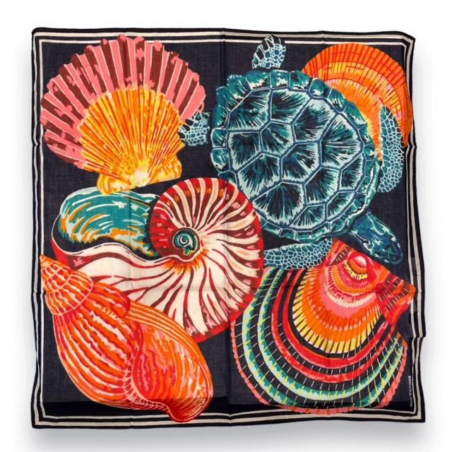 INOUI EDITIONS 【イヌイ・エディションズ】 ”Square / Carre 100