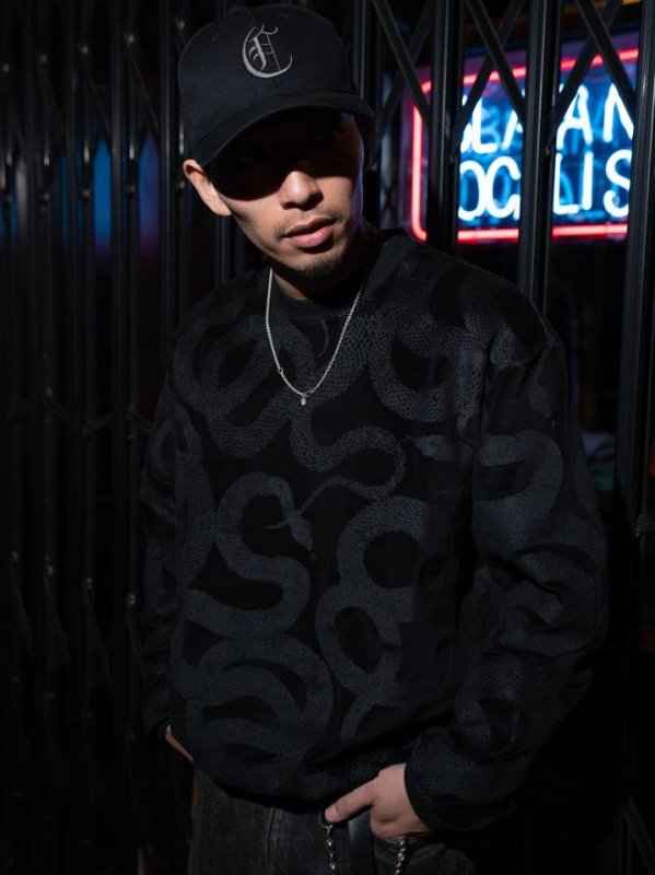 CALEE】(キャリー) ALLOVER SNAKE PATTERN VELOUR CREW NECK SW