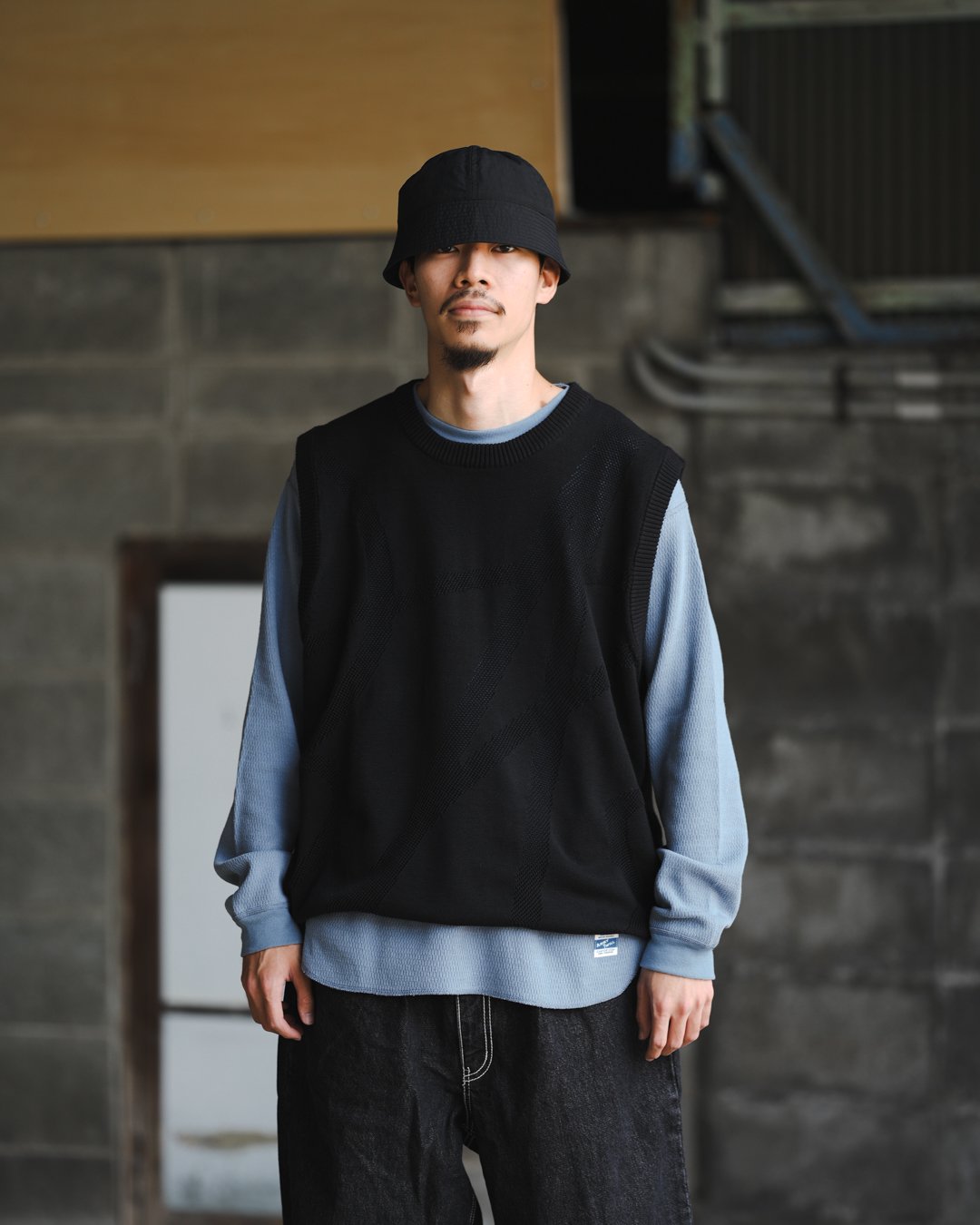 DeMarcoLab[デマルコラボ] | VENT DOODLE VEST - Black, Blue