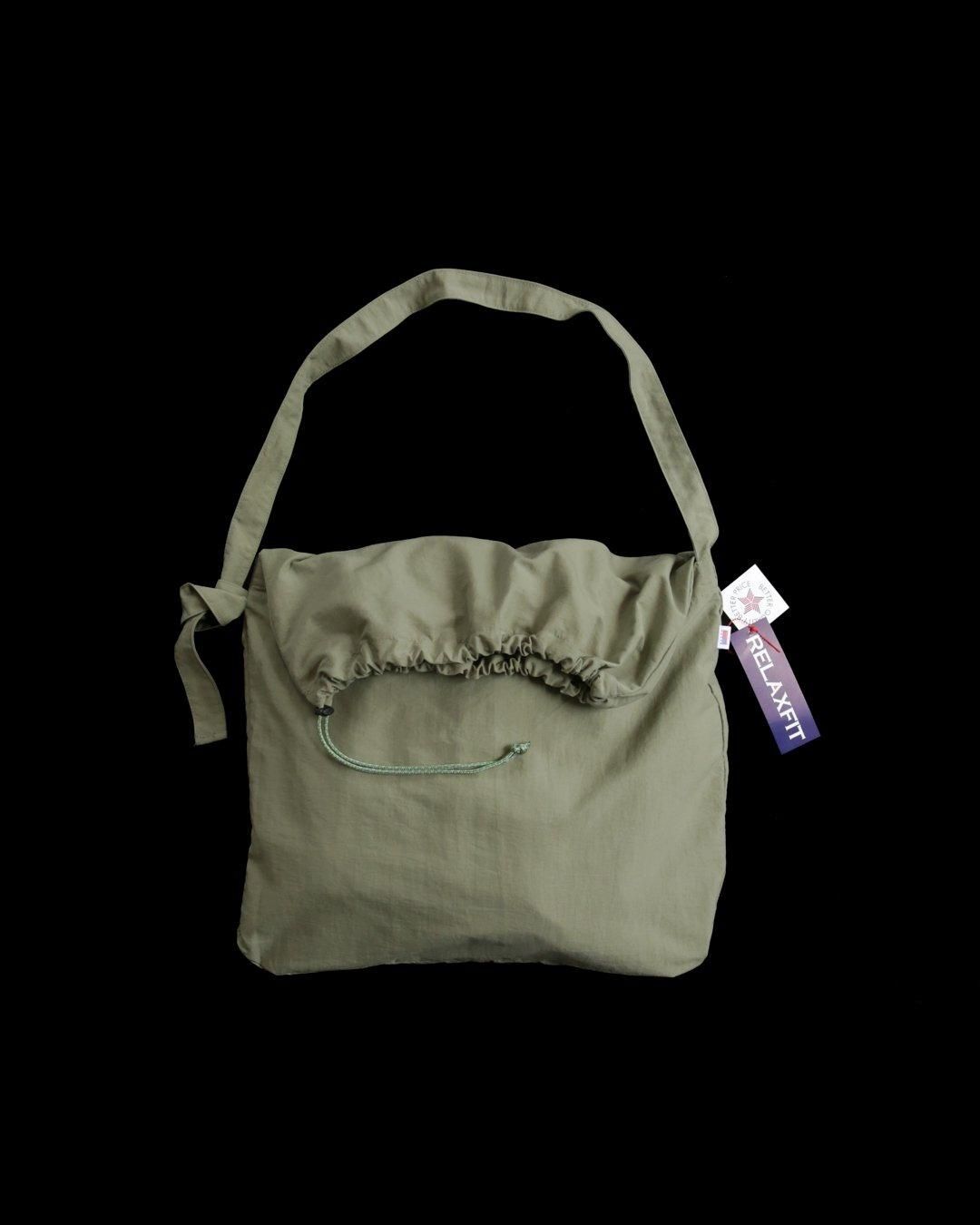 ブリーフィングICE PACK MOCK NECK（リラックスフィット） ネックリラックス EMS 振動 温感 ネックケア 超軽量 10つモード