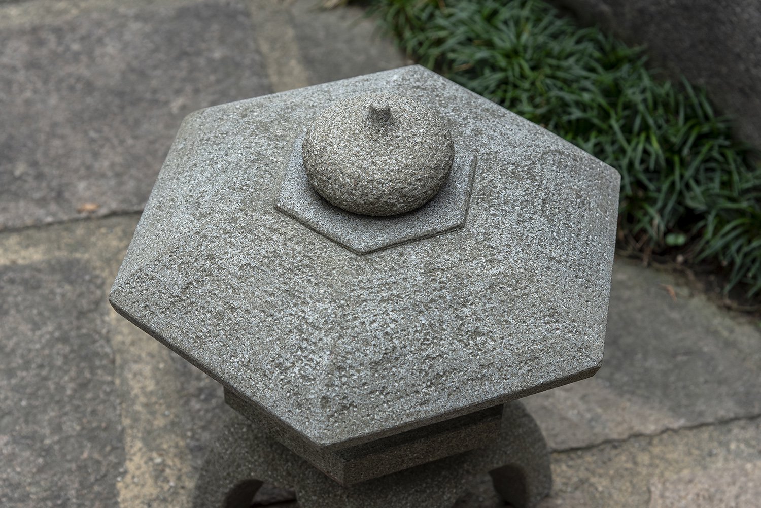 来待石製、古代六角雪見灯篭（1尺）| Ancient-style Yukimi Lantern