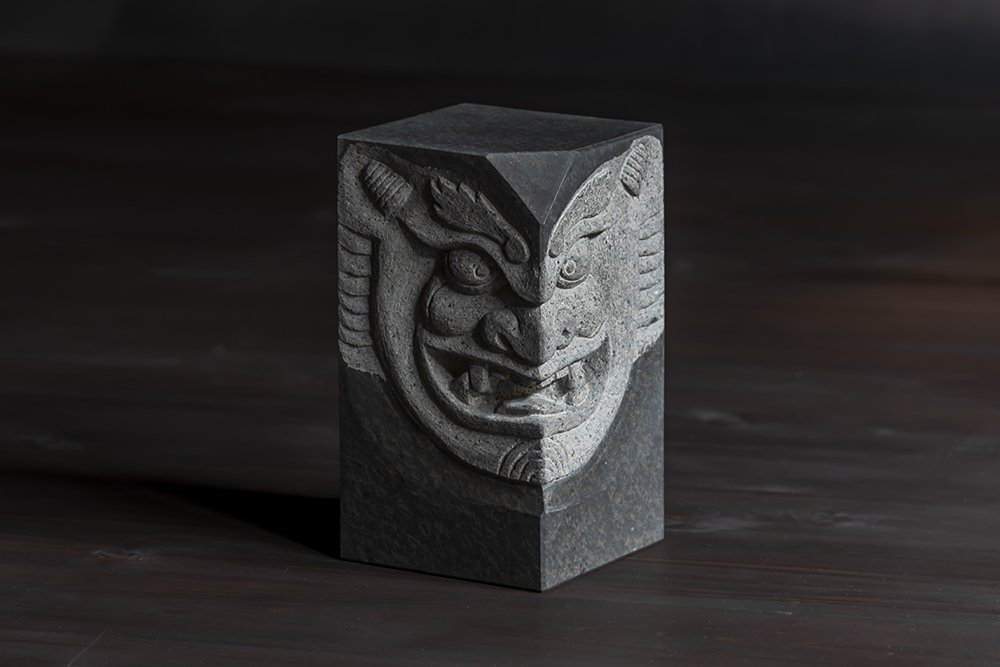 宮城県伊達冠石を使った、石工による手彫りの鬼門除け石 |Japanese Demon-faced Stone