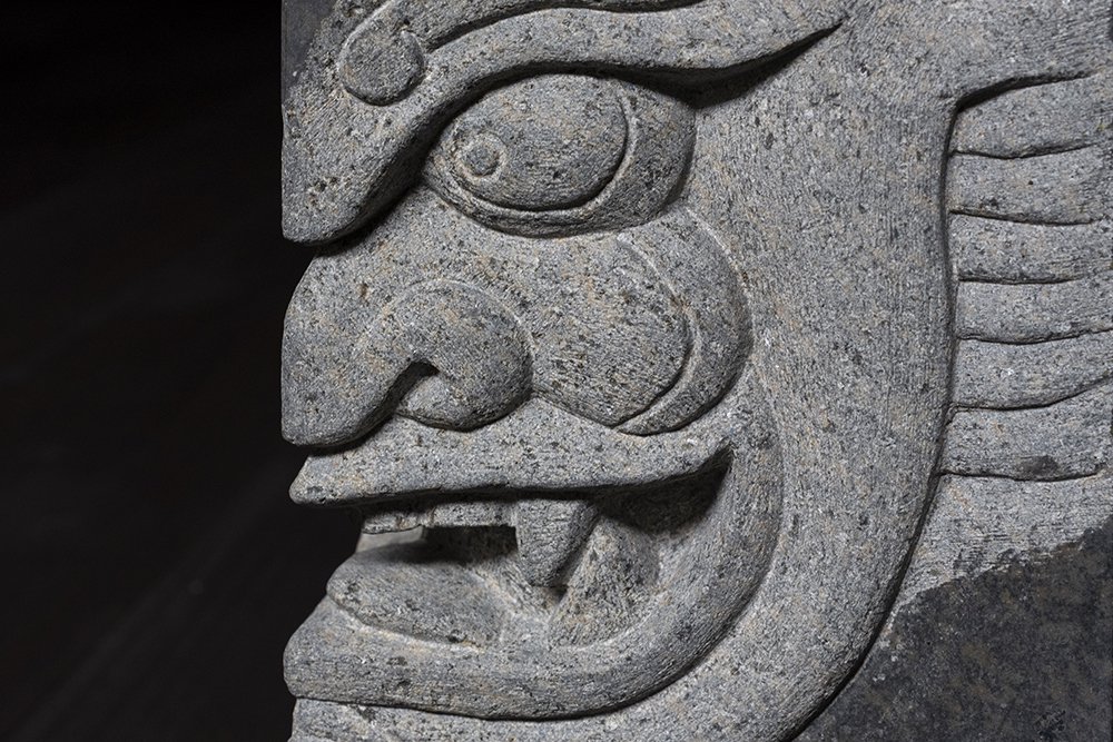 宮城県伊達冠石を使った、石工による手彫りの鬼門除け石 |Japanese Demon-faced Stone