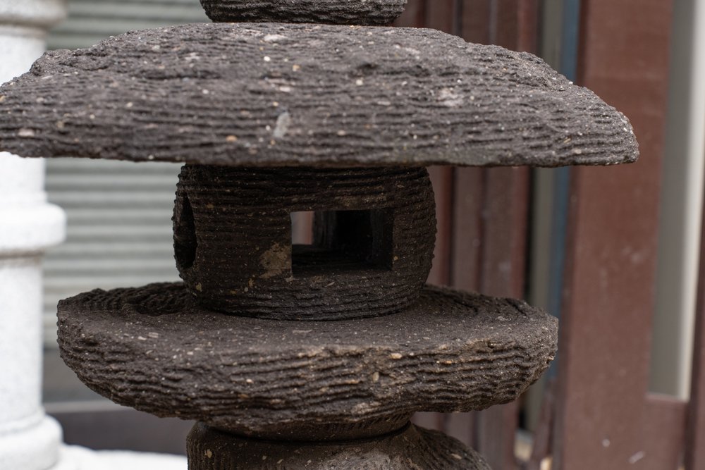 八女石製、自然木型灯篭 | Natural Wood Style Lantern