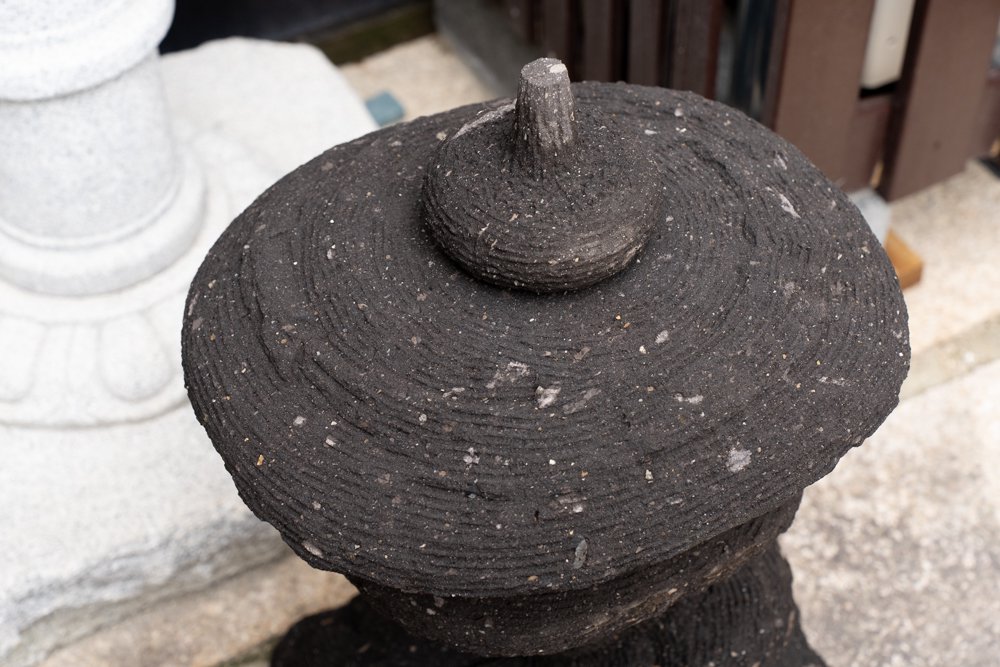 八女石製、自然木型灯篭 | Natural Wood Style Lantern