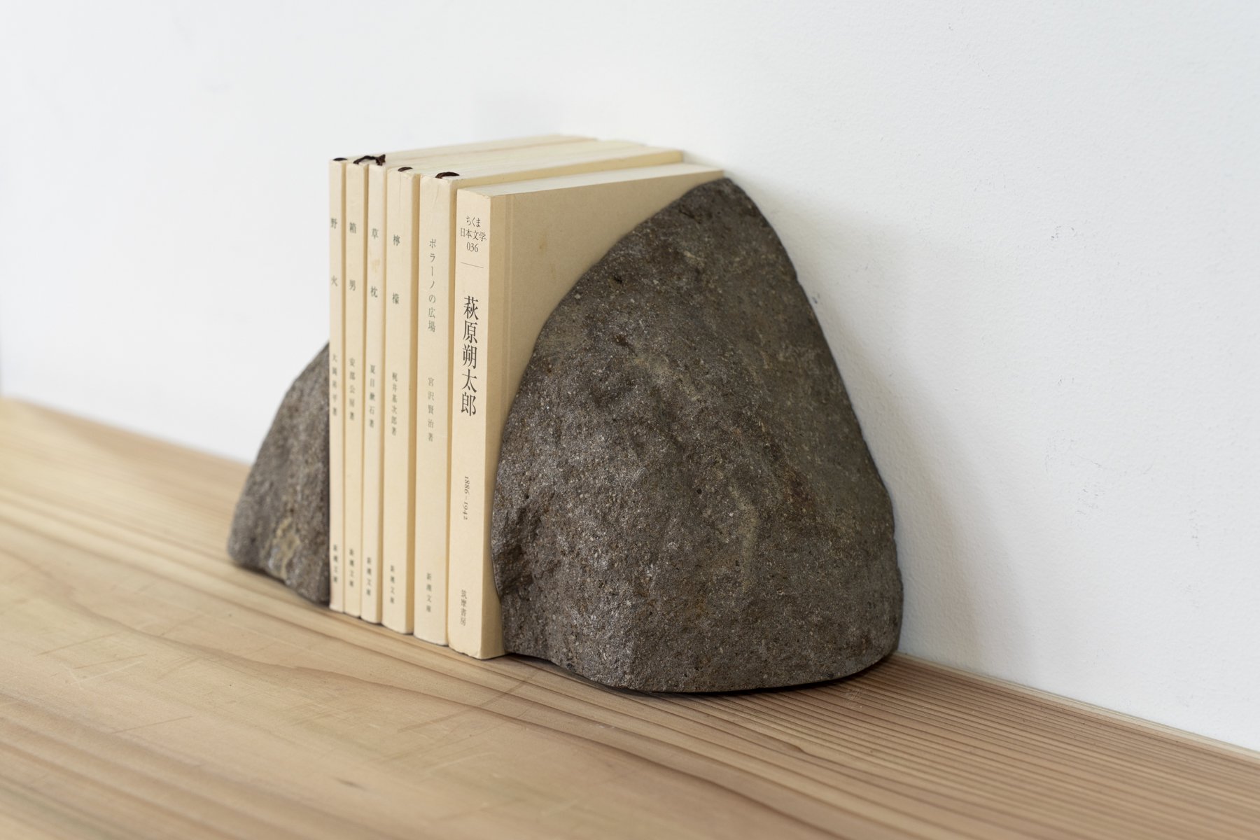 安山岩製、ブックエンド（小） | Bookend (S)