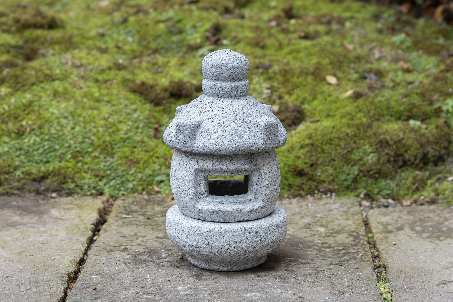 真壁石製のミニ灯篭（岬型）｜Misaki style lantern of Makabe Stone