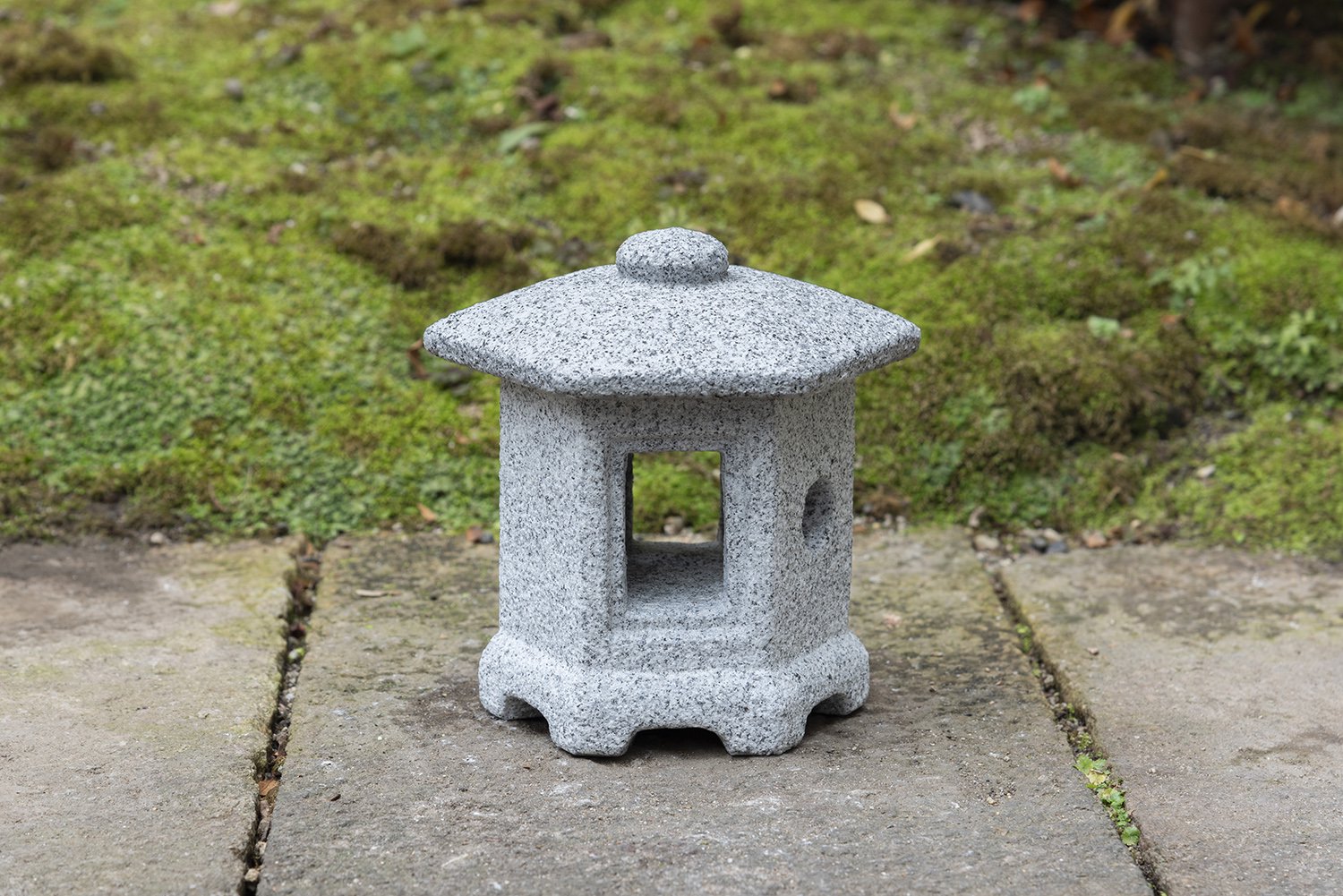 真壁石製のミニ灯篭（寸松庵型）｜Sunsyoan style lantern of Makabe Stone