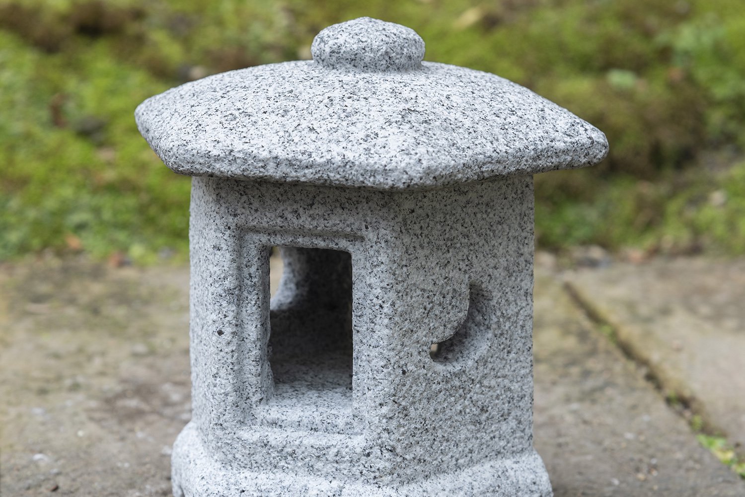 真壁石製のミニ灯篭（寸松庵型）｜Sunsyoan style lantern of Makabe Stone